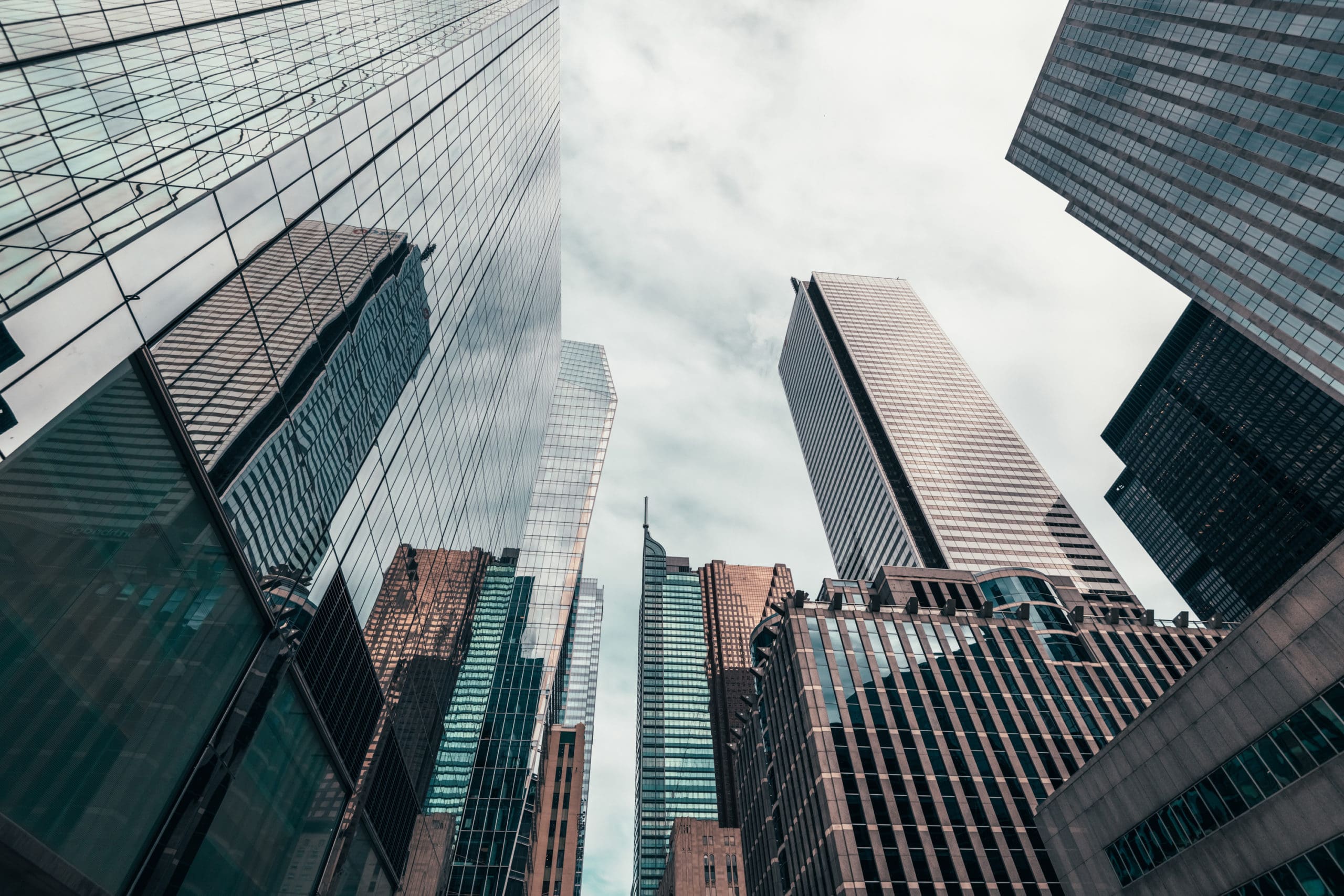 office-buildings-tall-up-to-the-sky-in-the-financial-district-scaled-min